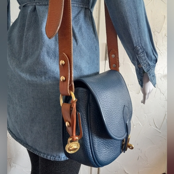 Dooney & Bourke, 1996 AWL Equestrian, Sporting Pouch - Picture 14 of 16